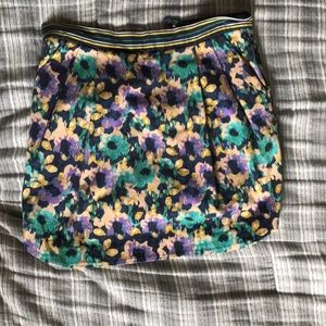 Fun floral skirt with pockets!!